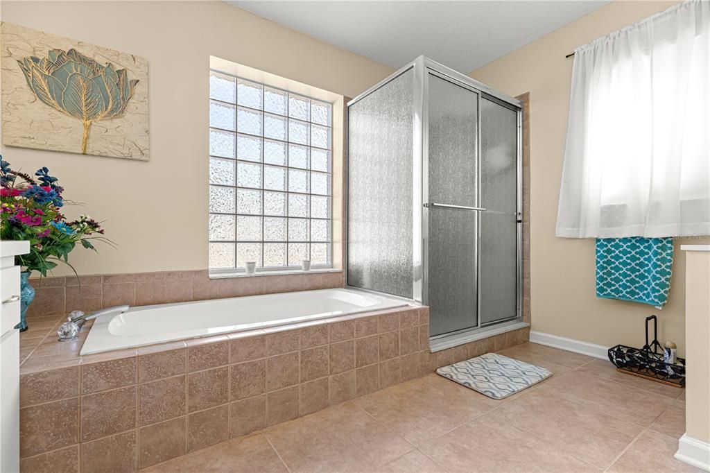 Activo con contrato: $225,000 (2 camas, 2 baños, 1344 Pies cuadrados)