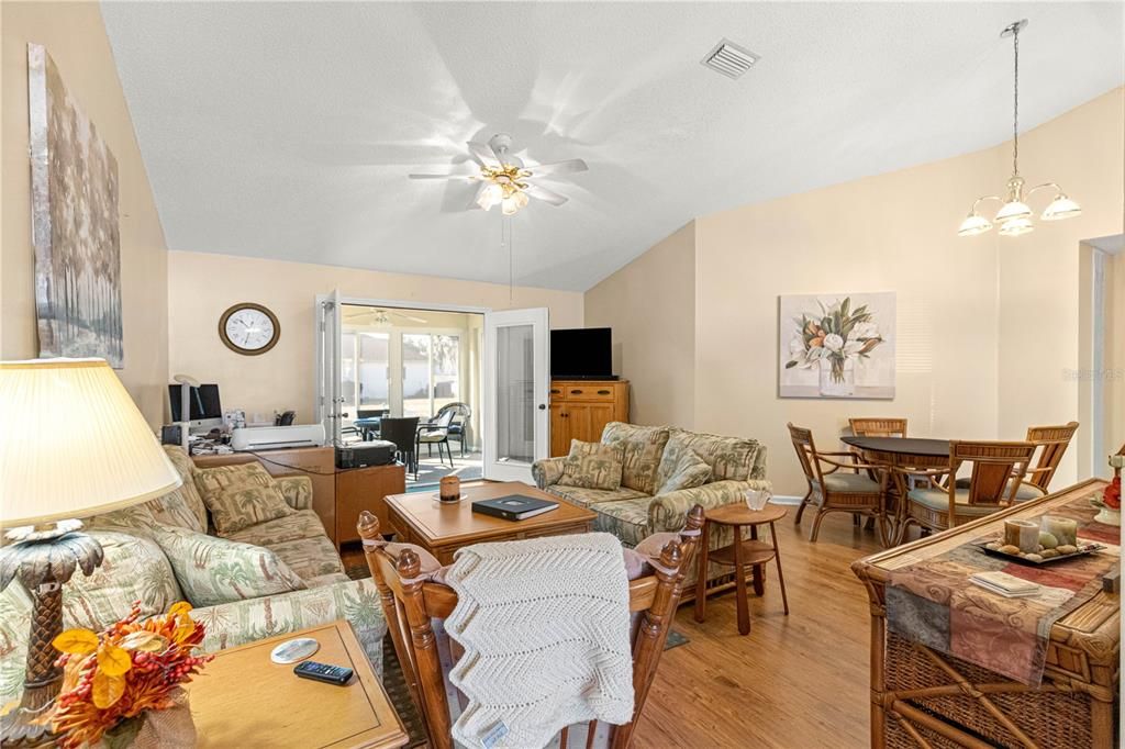 Activo con contrato: $225,000 (2 camas, 2 baños, 1344 Pies cuadrados)