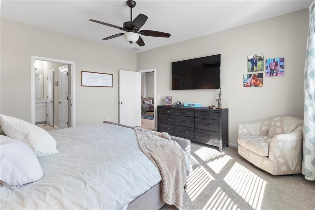 Active With Contract: $719,900 (4 beds, 3 baths, 2940 Square Feet)