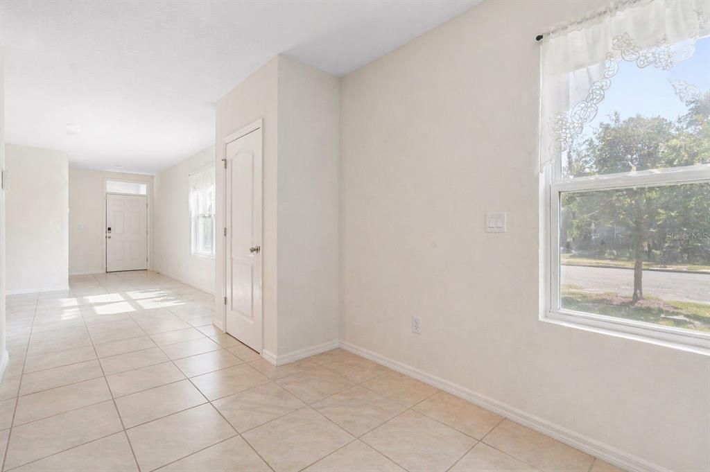 Activo con contrato: $310,000 (3 camas, 2 baños, 1516 Pies cuadrados)