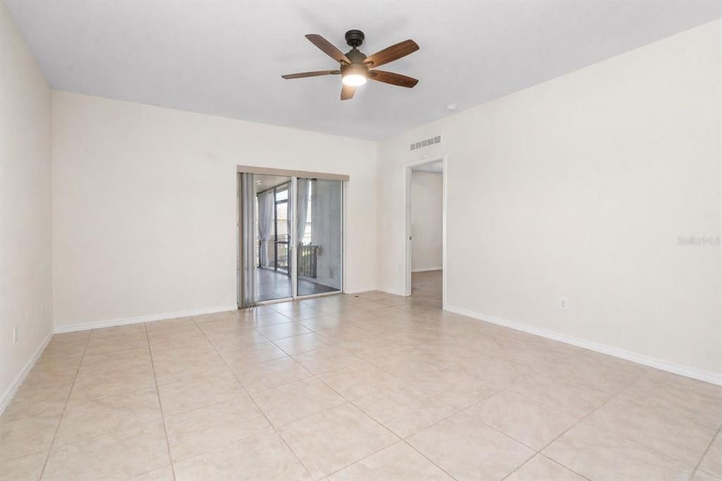 Activo con contrato: $310,000 (3 camas, 2 baños, 1516 Pies cuadrados)