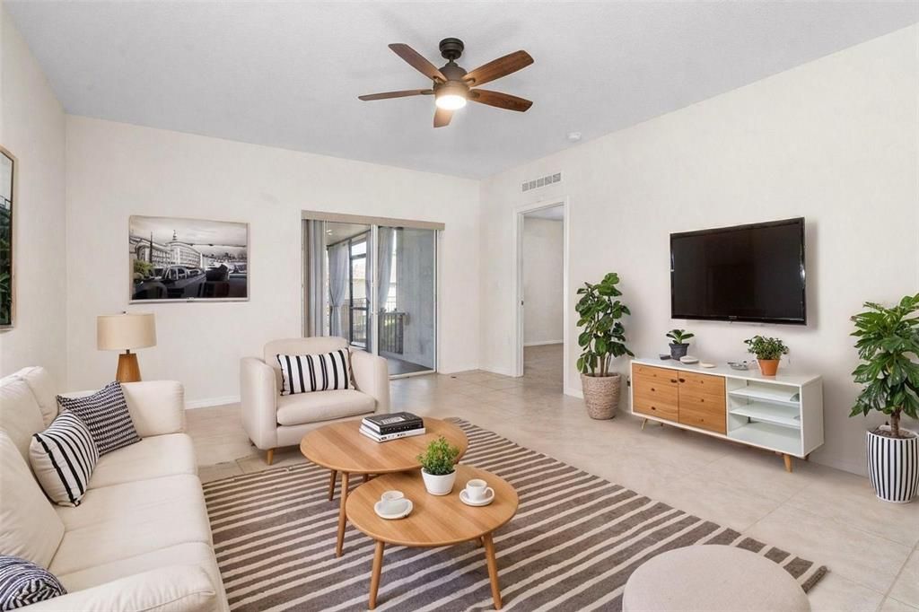 Activo con contrato: $310,000 (3 camas, 2 baños, 1516 Pies cuadrados)