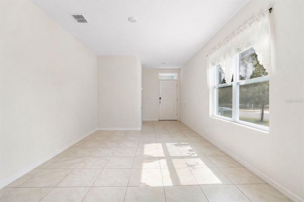 Activo con contrato: $310,000 (3 camas, 2 baños, 1516 Pies cuadrados)