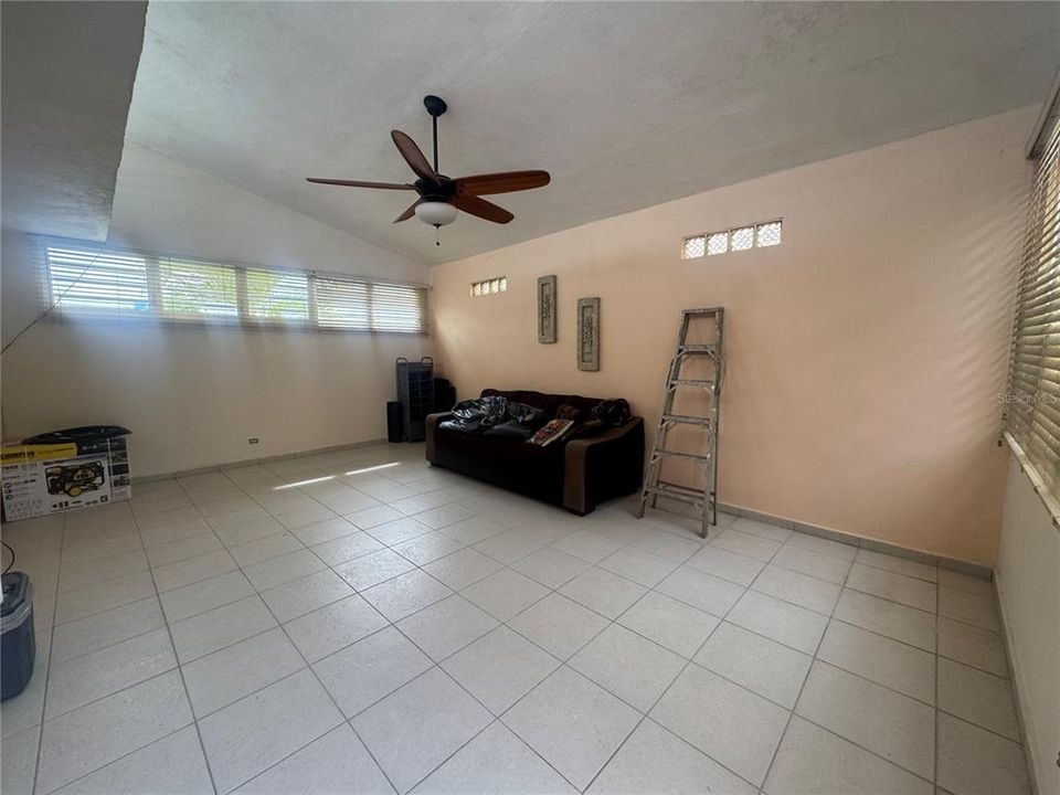 En Venta: $245,000 (3 camas, 2 baños, 1700 Pies cuadrados)