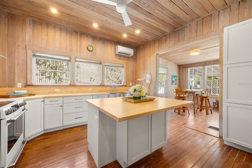 For Sale: $4,950,000 (7 beds, 4 baths, 3902 Square Feet)