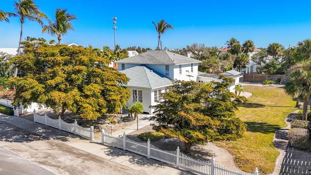 For Sale: $4,950,000 (7 beds, 4 baths, 3902 Square Feet)