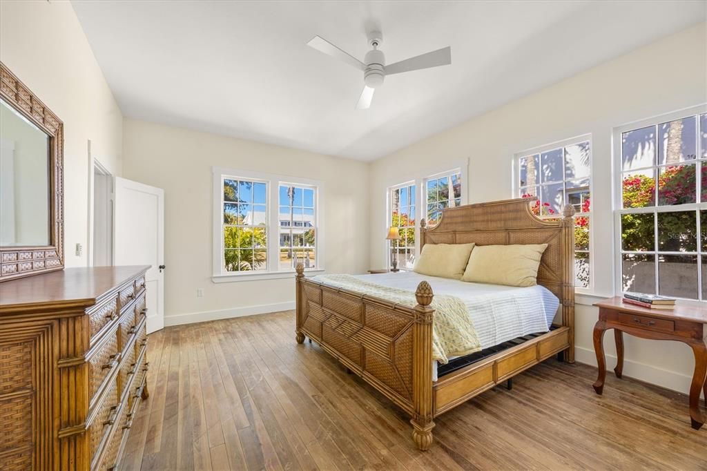 For Sale: $4,950,000 (7 beds, 4 baths, 3902 Square Feet)