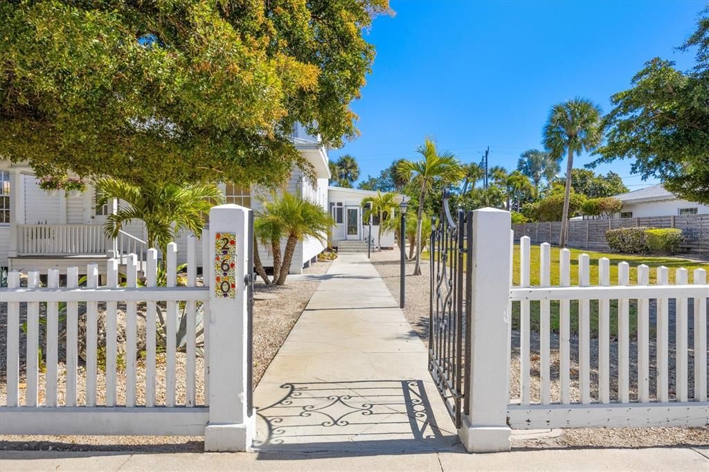 For Sale: $4,950,000 (7 beds, 4 baths, 3902 Square Feet)