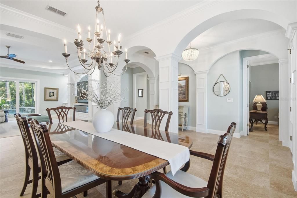 Activo con contrato: $799,000 (4 camas, 2 baños, 2733 Pies cuadrados)