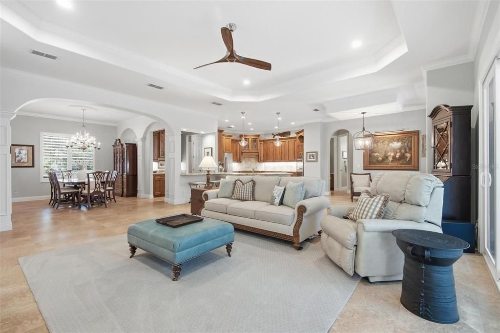 Activo con contrato: $799,000 (4 camas, 2 baños, 2733 Pies cuadrados)