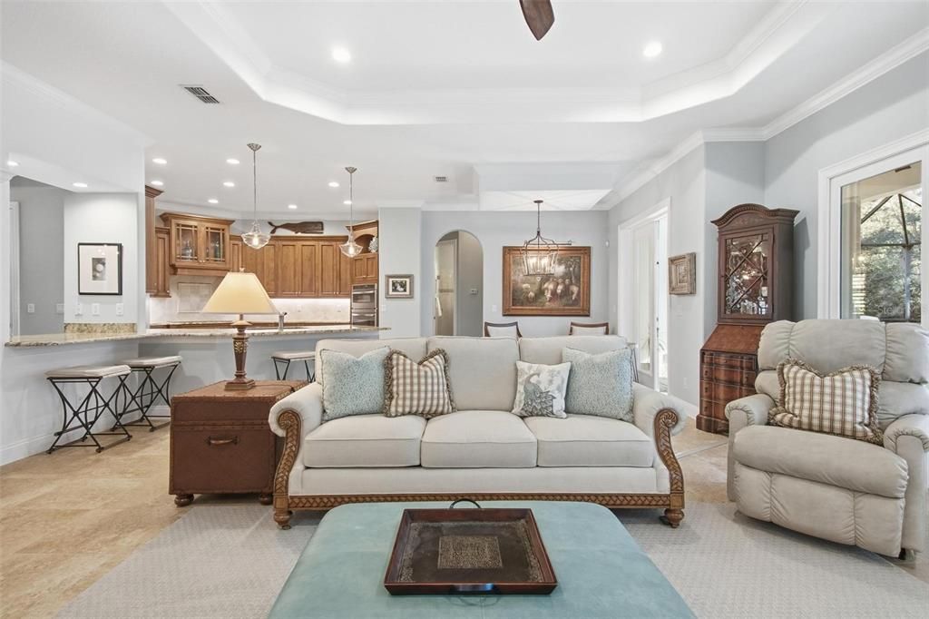 Activo con contrato: $799,000 (4 camas, 2 baños, 2733 Pies cuadrados)