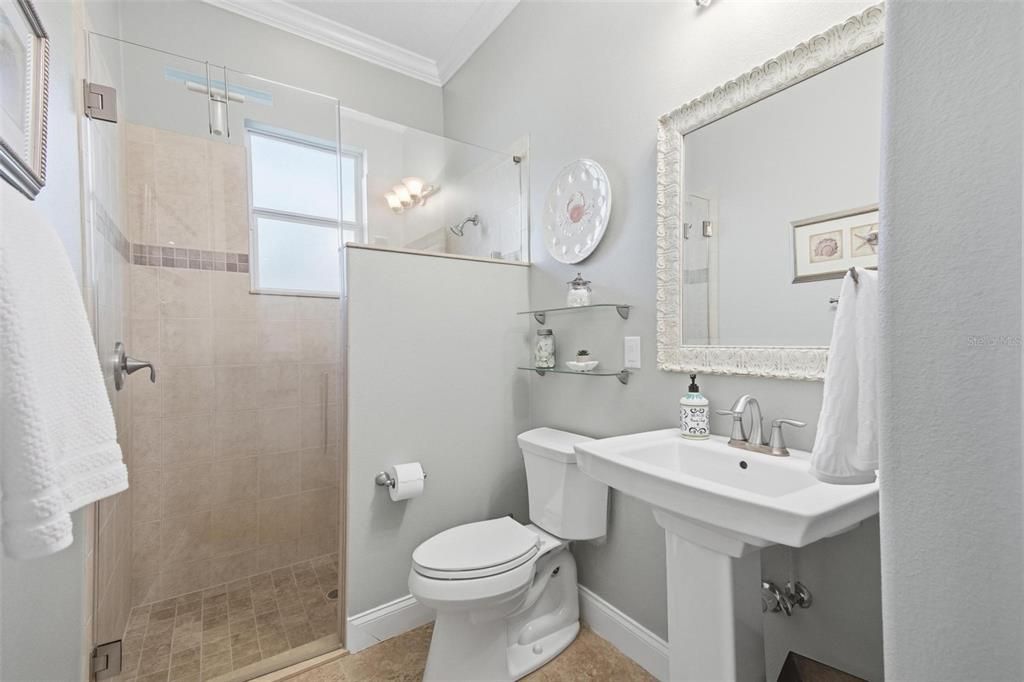 Activo con contrato: $799,000 (4 camas, 2 baños, 2733 Pies cuadrados)