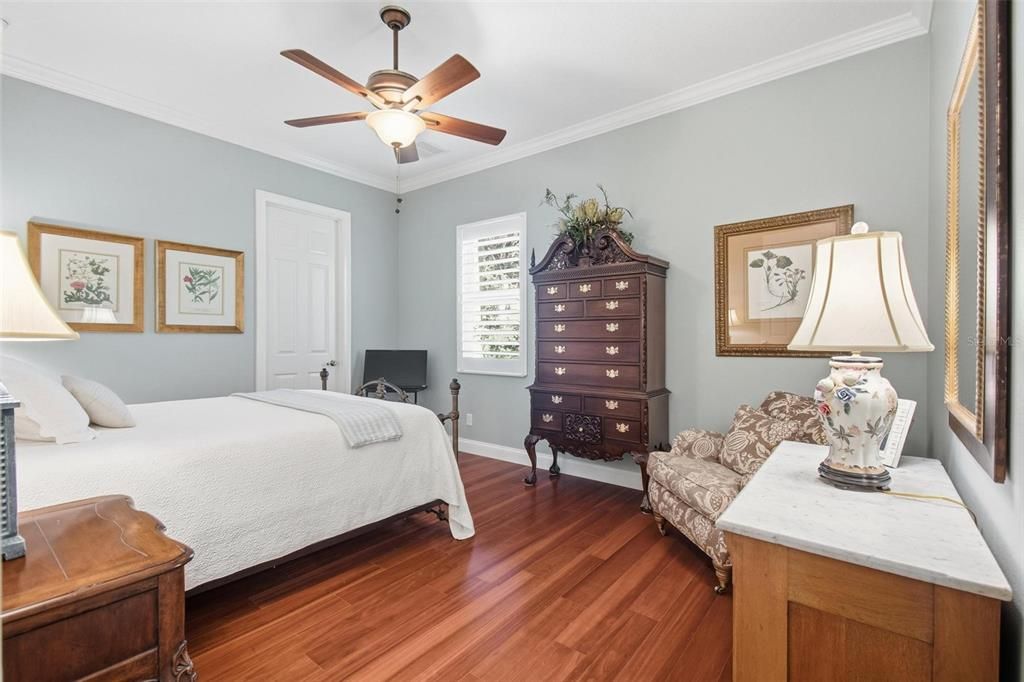 Activo con contrato: $799,000 (4 camas, 2 baños, 2733 Pies cuadrados)