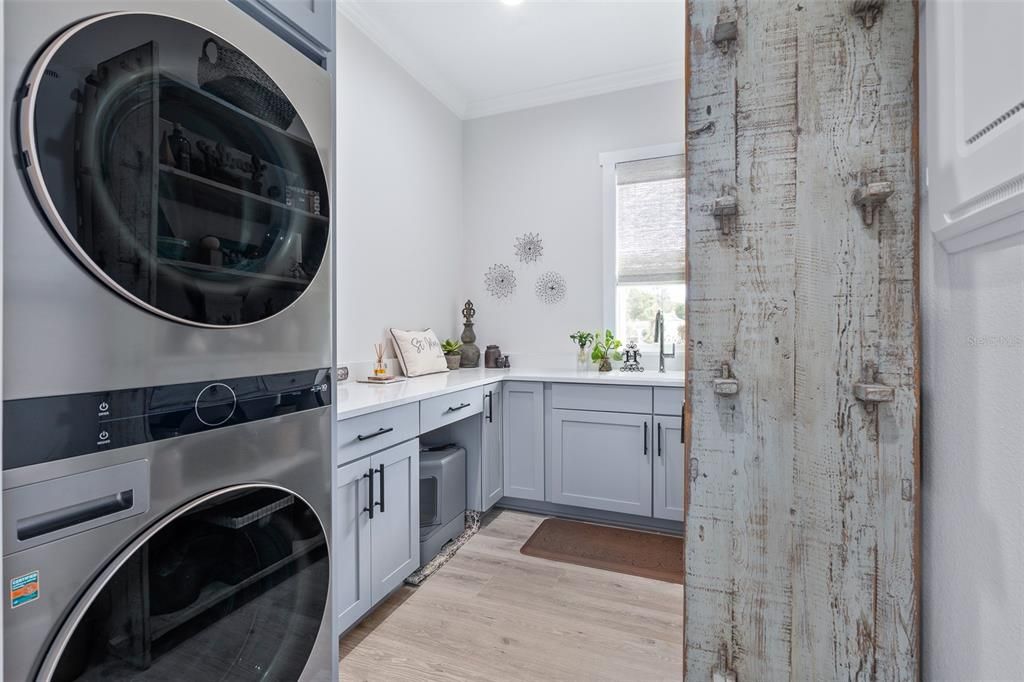 Active With Contract: $698,800 (3 beds, 2 baths, 2027 Square Feet)