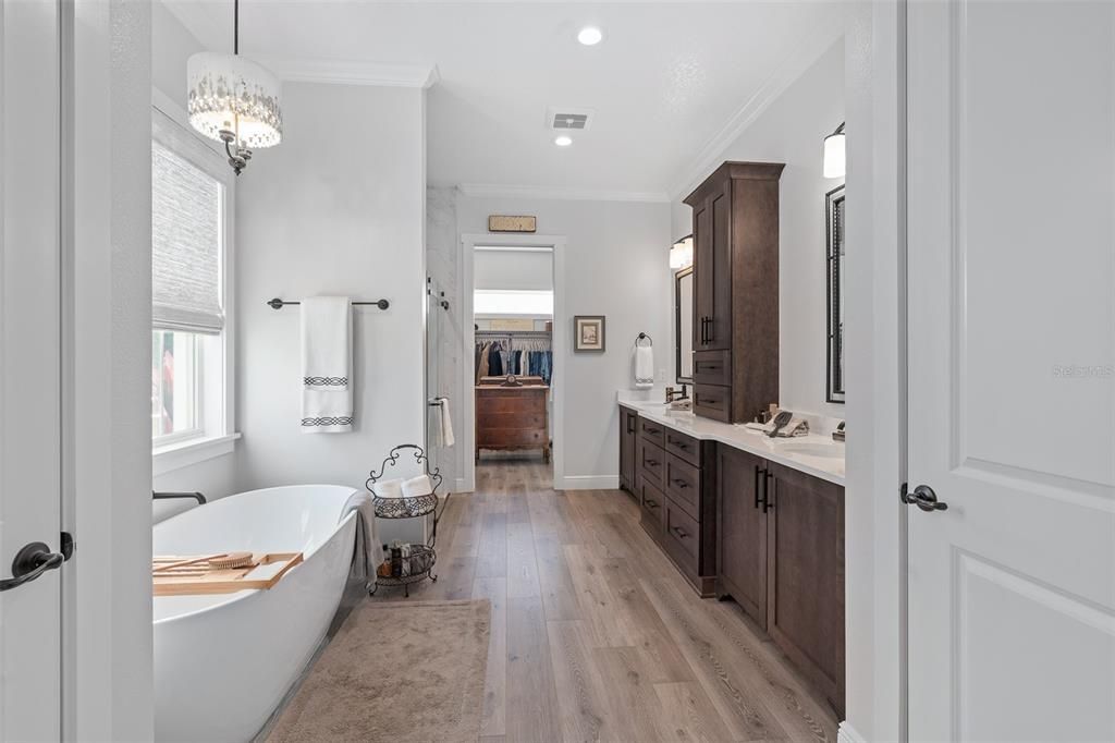 Active With Contract: $698,800 (3 beds, 2 baths, 2027 Square Feet)