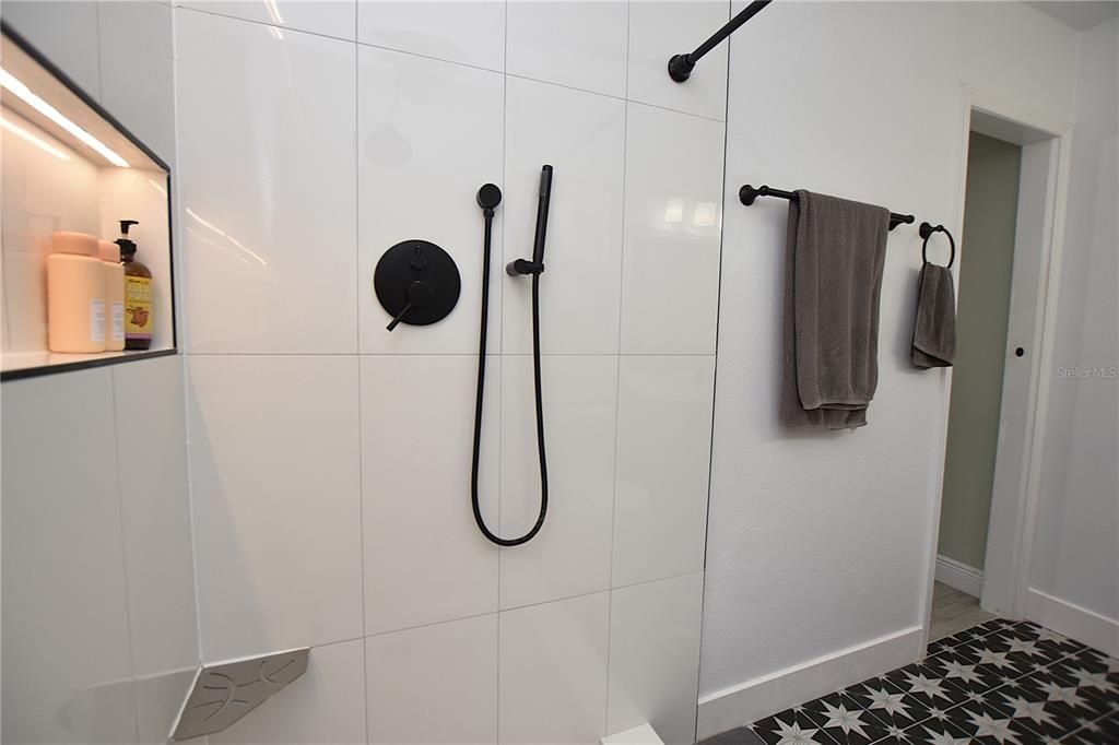 En Venta: $315,900 (3 camas, 2 baños, 1195 Pies cuadrados)