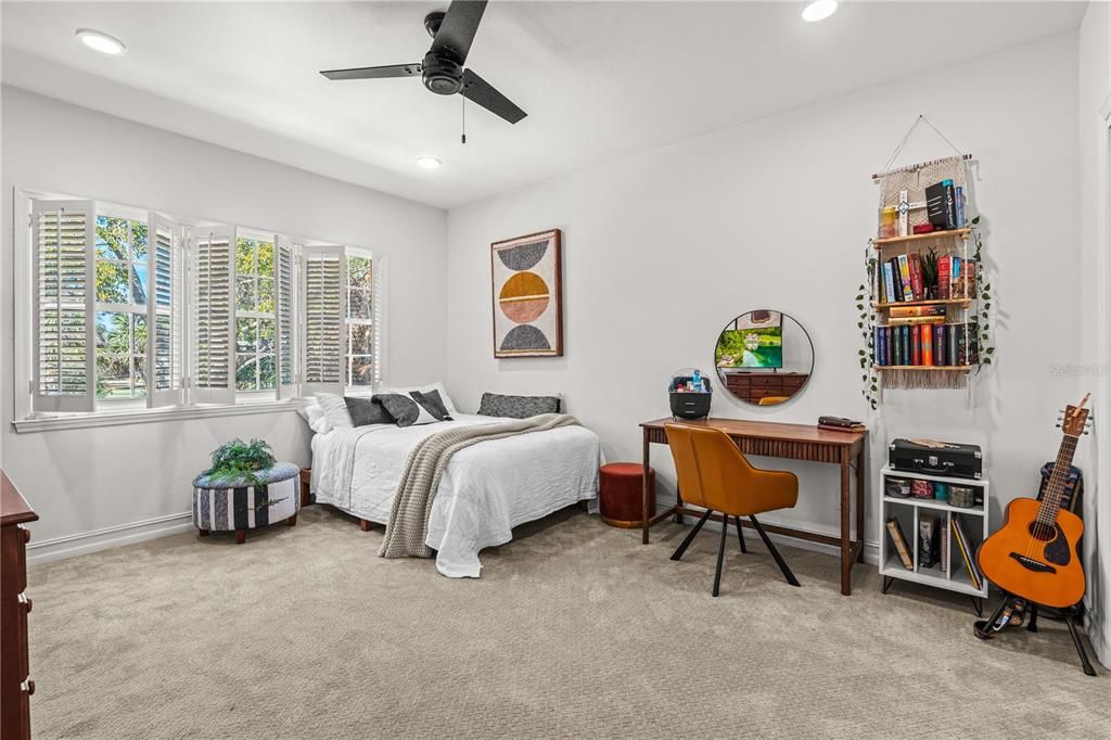 En Venta: $1,249,000 (5 camas, 2 baños, 3947 Pies cuadrados)