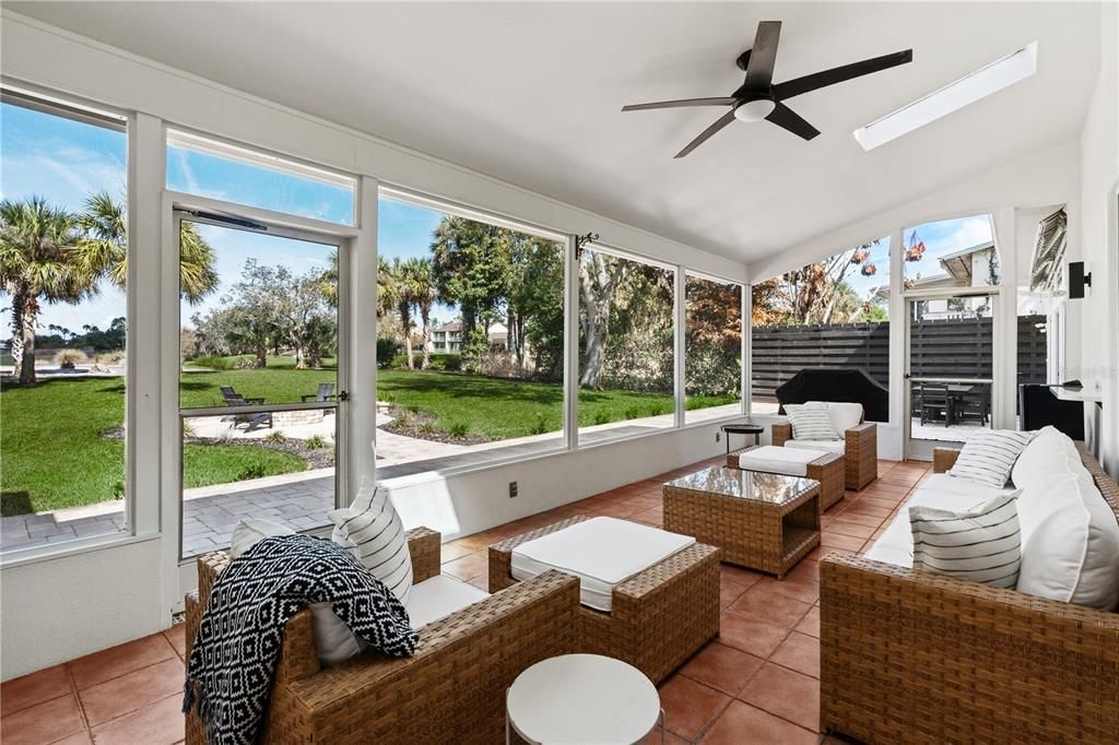 En Venta: $1,249,000 (5 camas, 2 baños, 3947 Pies cuadrados)