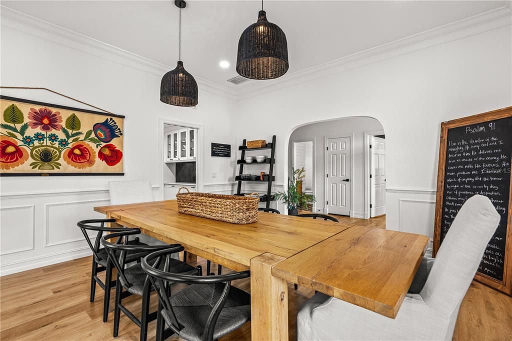 En Venta: $1,249,000 (5 camas, 2 baños, 3947 Pies cuadrados)