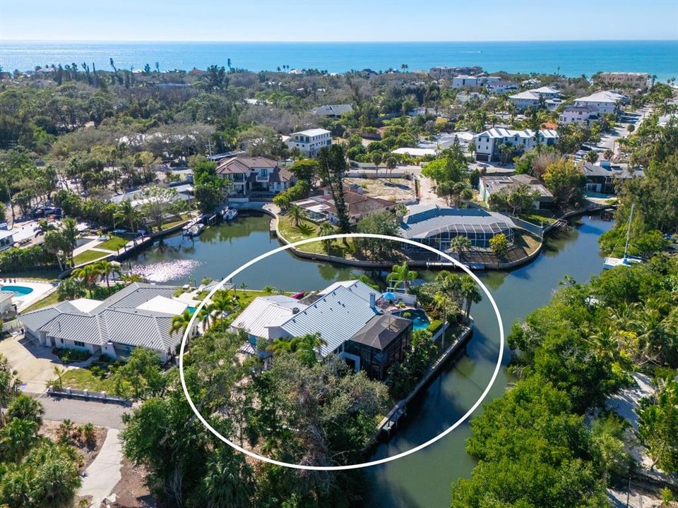 For Sale: $2,995,000 (4 beds, 6 baths, 4652 Square Feet)