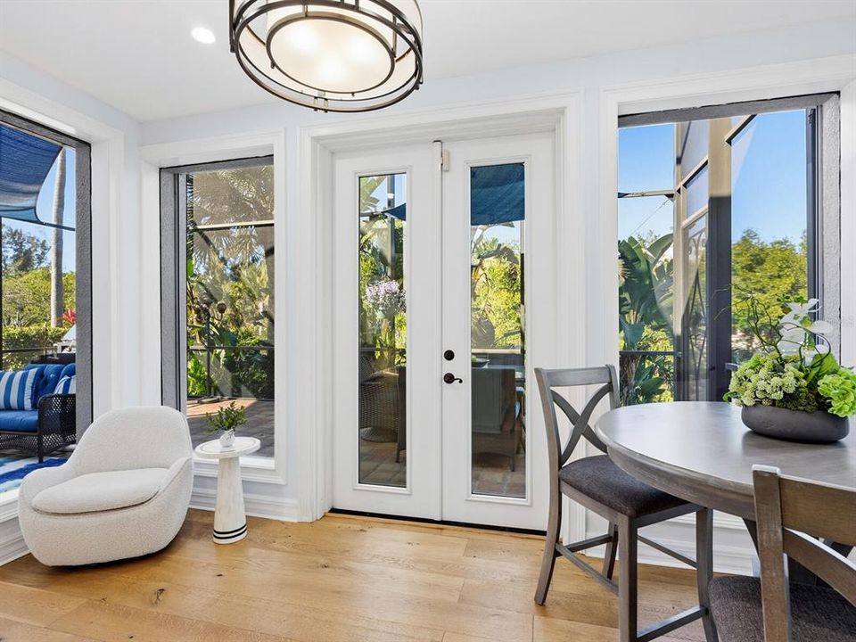For Sale: $2,995,000 (4 beds, 6 baths, 4652 Square Feet)