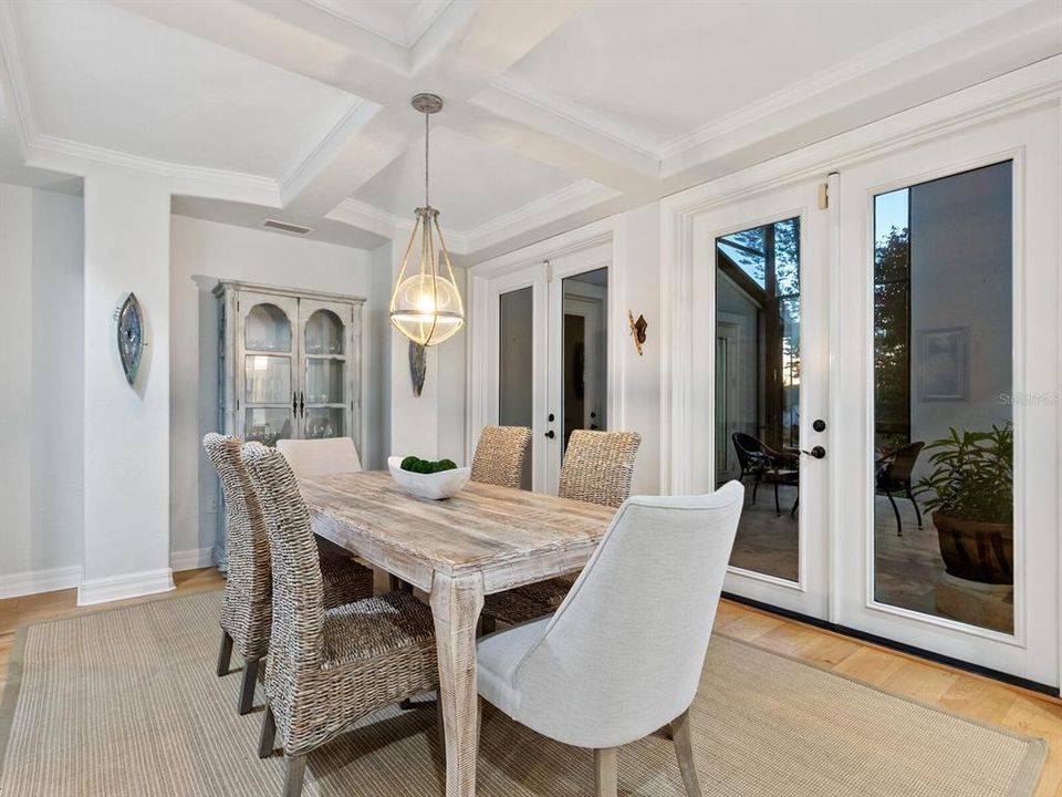 For Sale: $2,995,000 (4 beds, 6 baths, 4652 Square Feet)