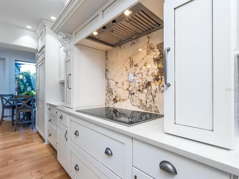 For Sale: $2,995,000 (4 beds, 6 baths, 4652 Square Feet)