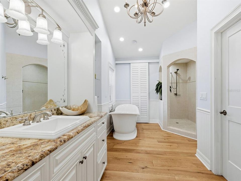 For Sale: $2,995,000 (4 beds, 6 baths, 4652 Square Feet)
