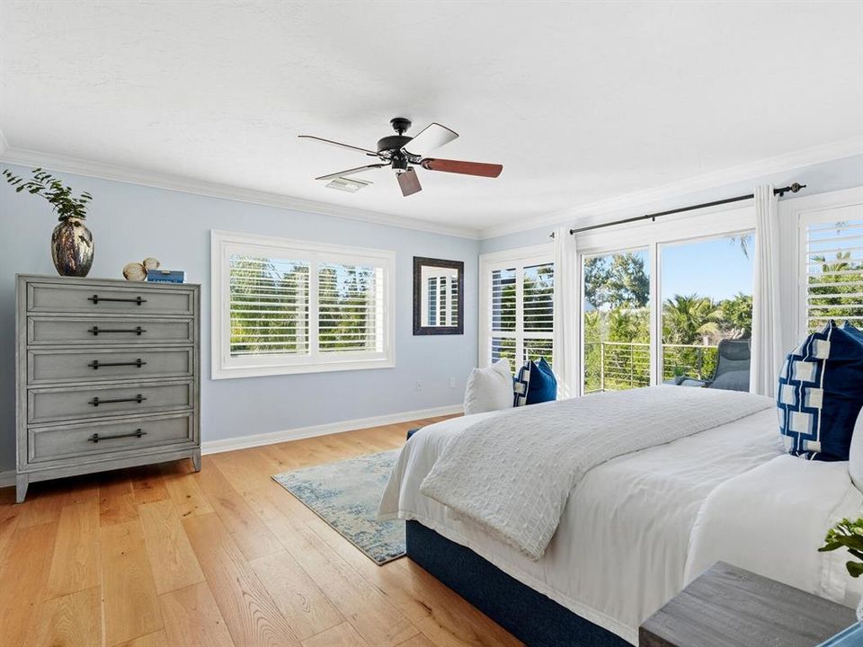 For Sale: $2,995,000 (4 beds, 6 baths, 4652 Square Feet)