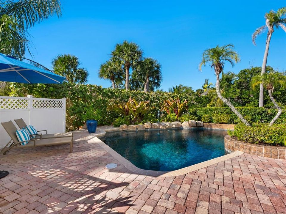 For Sale: $2,995,000 (4 beds, 6 baths, 4652 Square Feet)