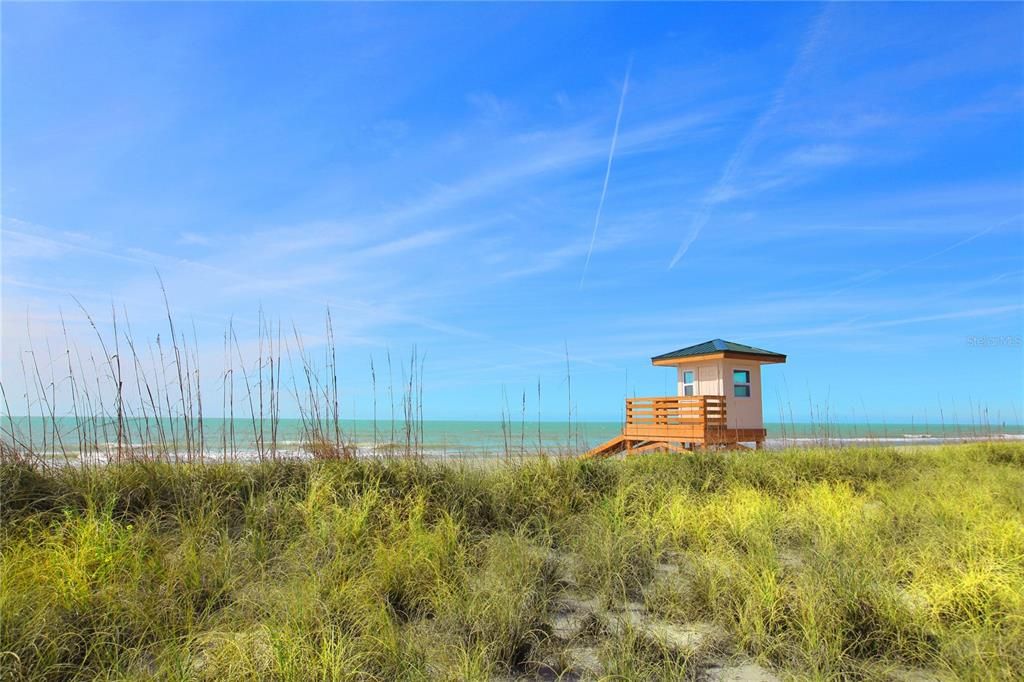 For Sale: $2,995,000 (4 beds, 6 baths, 4652 Square Feet)
