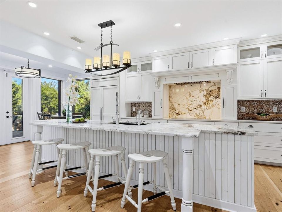 For Sale: $2,995,000 (4 beds, 6 baths, 4652 Square Feet)
