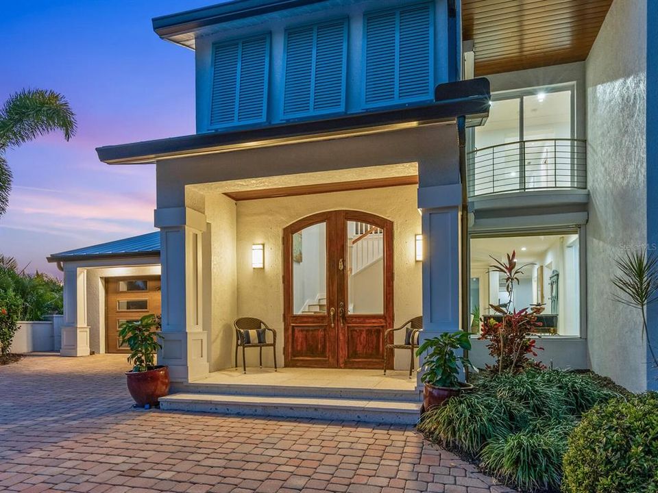 For Sale: $2,995,000 (4 beds, 6 baths, 4652 Square Feet)