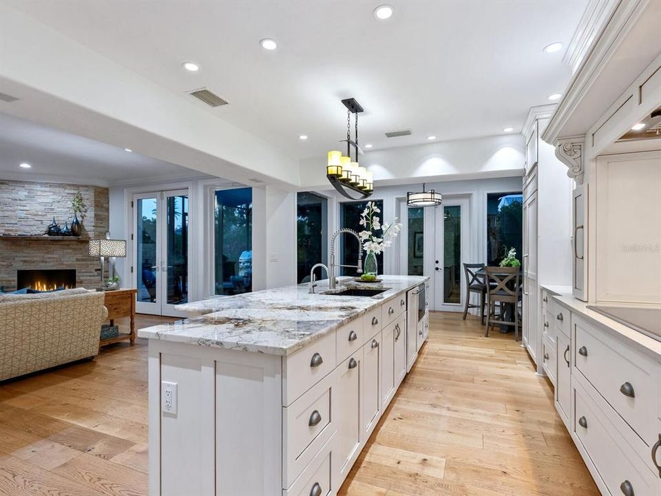 For Sale: $2,995,000 (4 beds, 6 baths, 4652 Square Feet)
