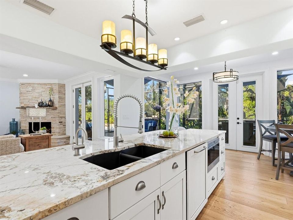 For Sale: $2,995,000 (4 beds, 6 baths, 4652 Square Feet)