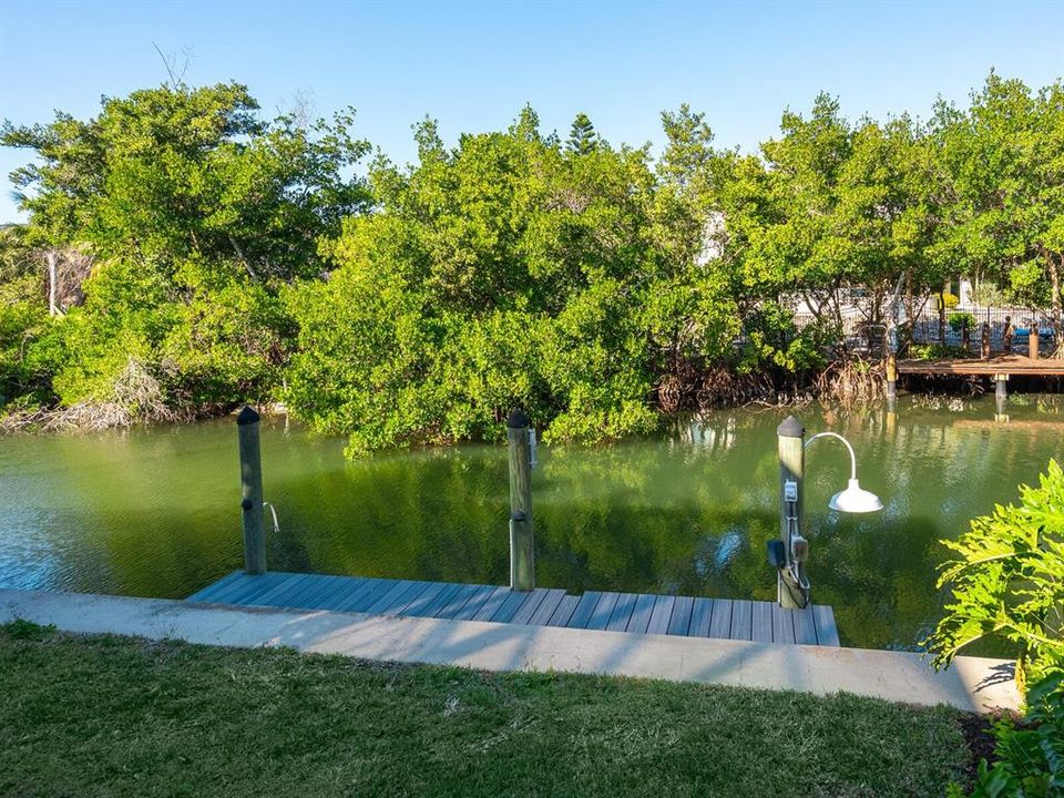 For Sale: $2,995,000 (4 beds, 6 baths, 4652 Square Feet)