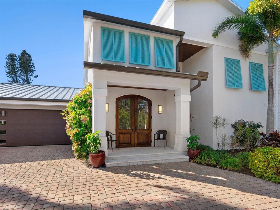 For Sale: $2,995,000 (4 beds, 6 baths, 4652 Square Feet)