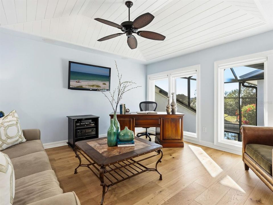 For Sale: $2,995,000 (4 beds, 6 baths, 4652 Square Feet)