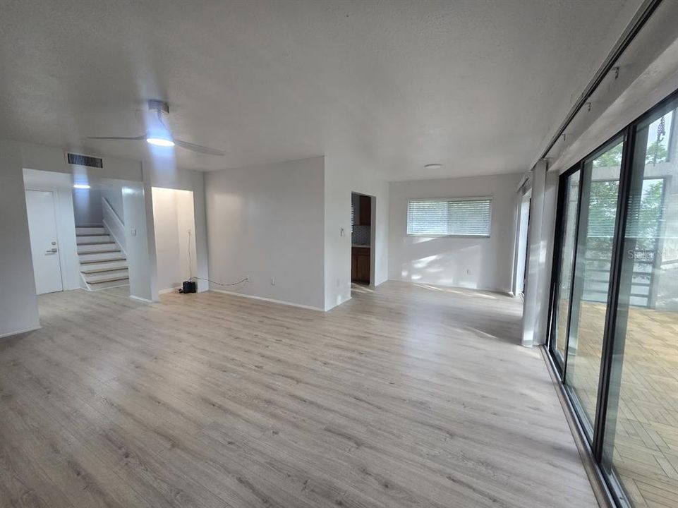 Под контрактом: $164,900 (2 спален, 2 ванн, 1646 Квадратных фут)