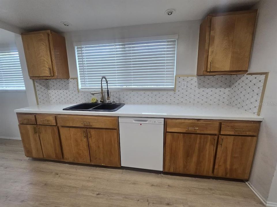 Под контрактом: $164,900 (2 спален, 2 ванн, 1646 Квадратных фут)