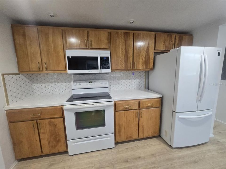 Под контрактом: $164,900 (2 спален, 2 ванн, 1646 Квадратных фут)