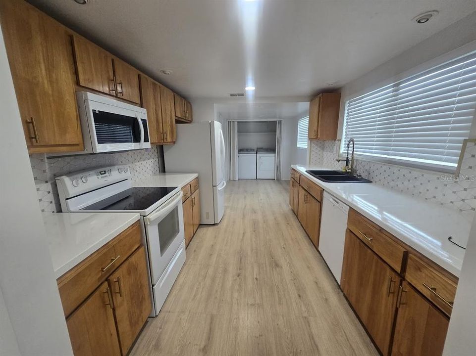 Под контрактом: $164,900 (2 спален, 2 ванн, 1646 Квадратных фут)