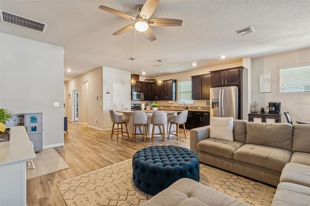 Activo con contrato: $468,000 (3 camas, 2 baños, 1880 Pies cuadrados)