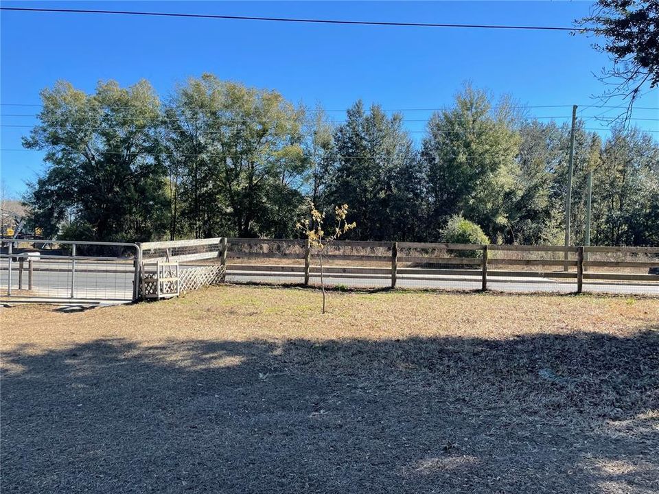 For Sale: $149,999 (2 beds, 2 baths, 924 Square Feet)