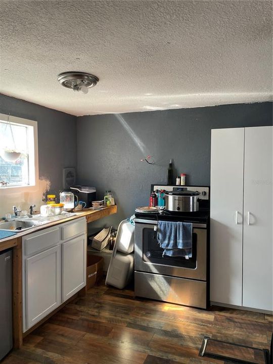 For Sale: $149,999 (2 beds, 2 baths, 924 Square Feet)