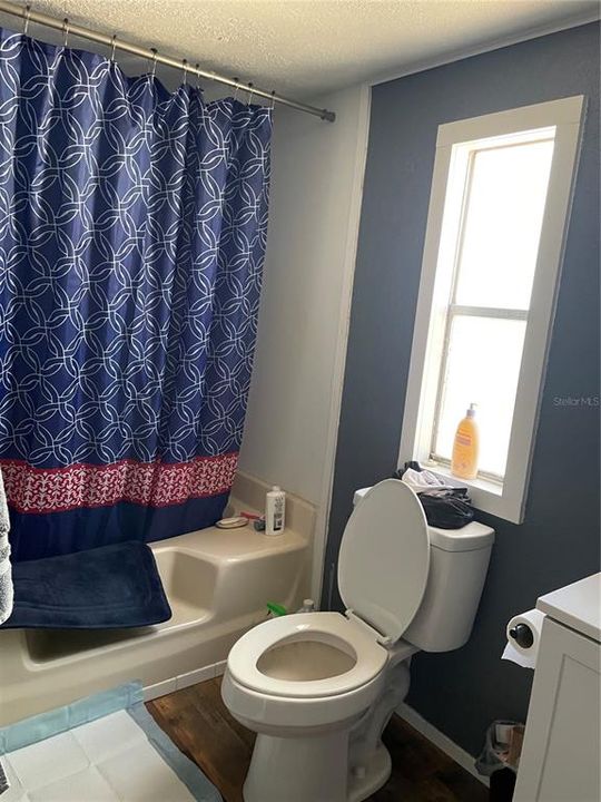 For Sale: $149,999 (2 beds, 2 baths, 924 Square Feet)