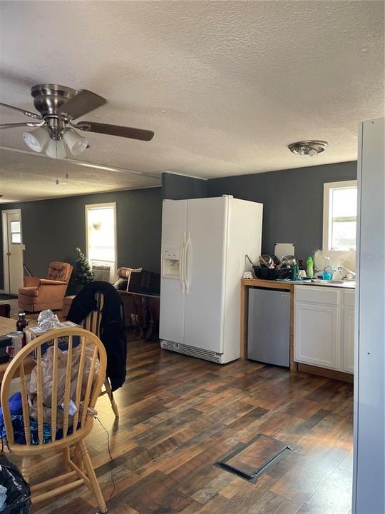 For Sale: $149,999 (2 beds, 2 baths, 924 Square Feet)