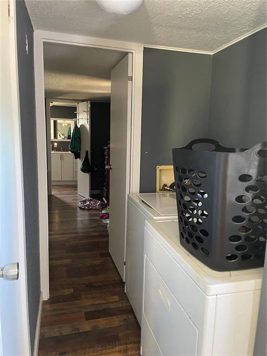 For Sale: $149,999 (2 beds, 2 baths, 924 Square Feet)