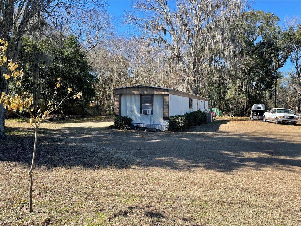 For Sale: $149,999 (2 beds, 2 baths, 924 Square Feet)