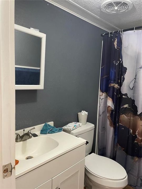 For Sale: $149,999 (2 beds, 2 baths, 924 Square Feet)